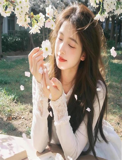 观众必看：《如果岁月可回头之东方看大剧》广告的植入方式与商业平衡——探索艺术创作的艰辛历程